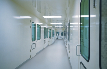 pharma grade d cleanroom laboratory green windows