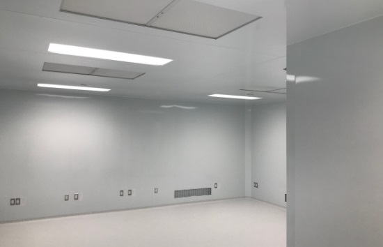 Cell Processing Lab - 550 x 354 - Cleanroom - Empty