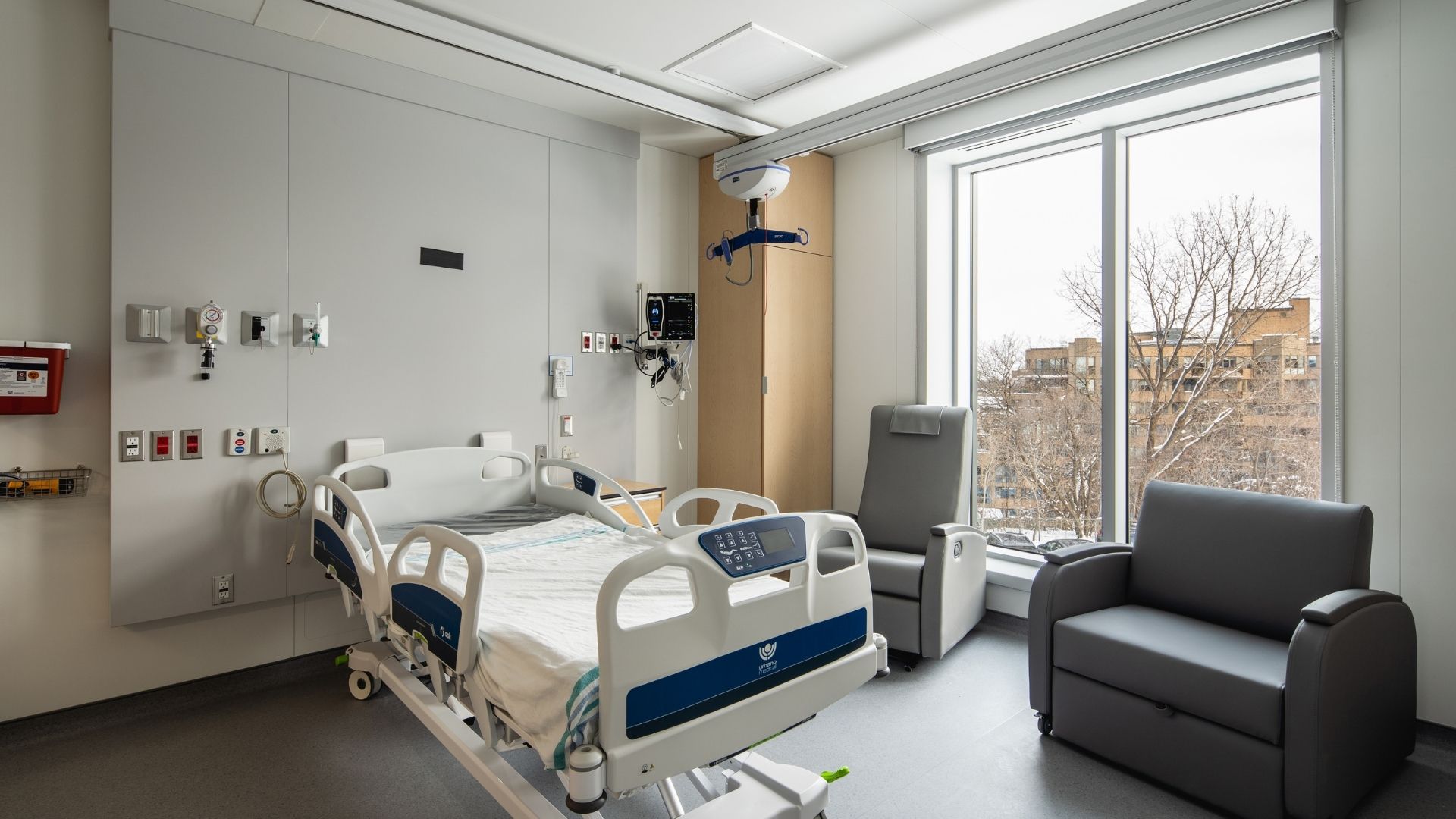 Prefab hospital - patient room