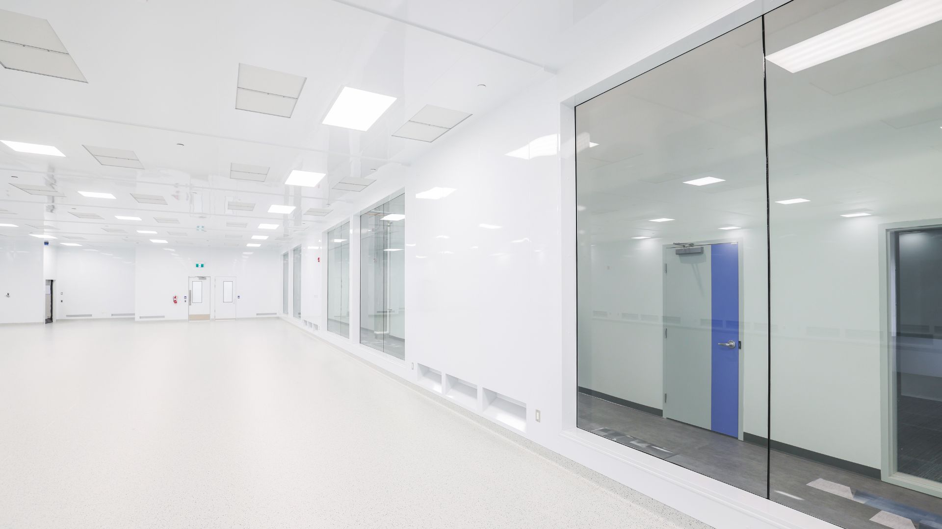 Class 10,000 Clean Room for SMT Manufacturing in a Semiconductor Fab (6)