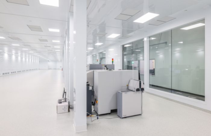 Class 10000 Clean Room for SMT Manufacturing in a Semiconductor Fab