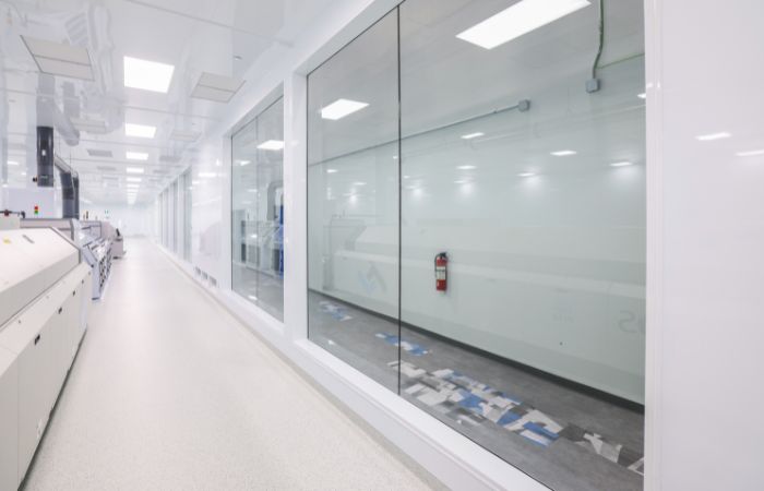 Class 10000 Clean Room for SMT Manufacturing in a Semiconductor Fab