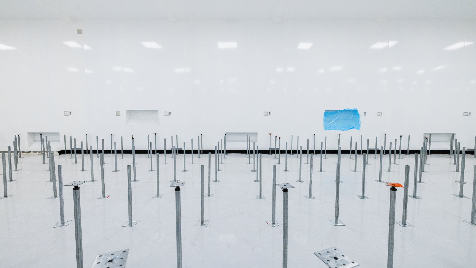 Cleanroom for semiconductor manufacturing - cleanroom raised floor (1)